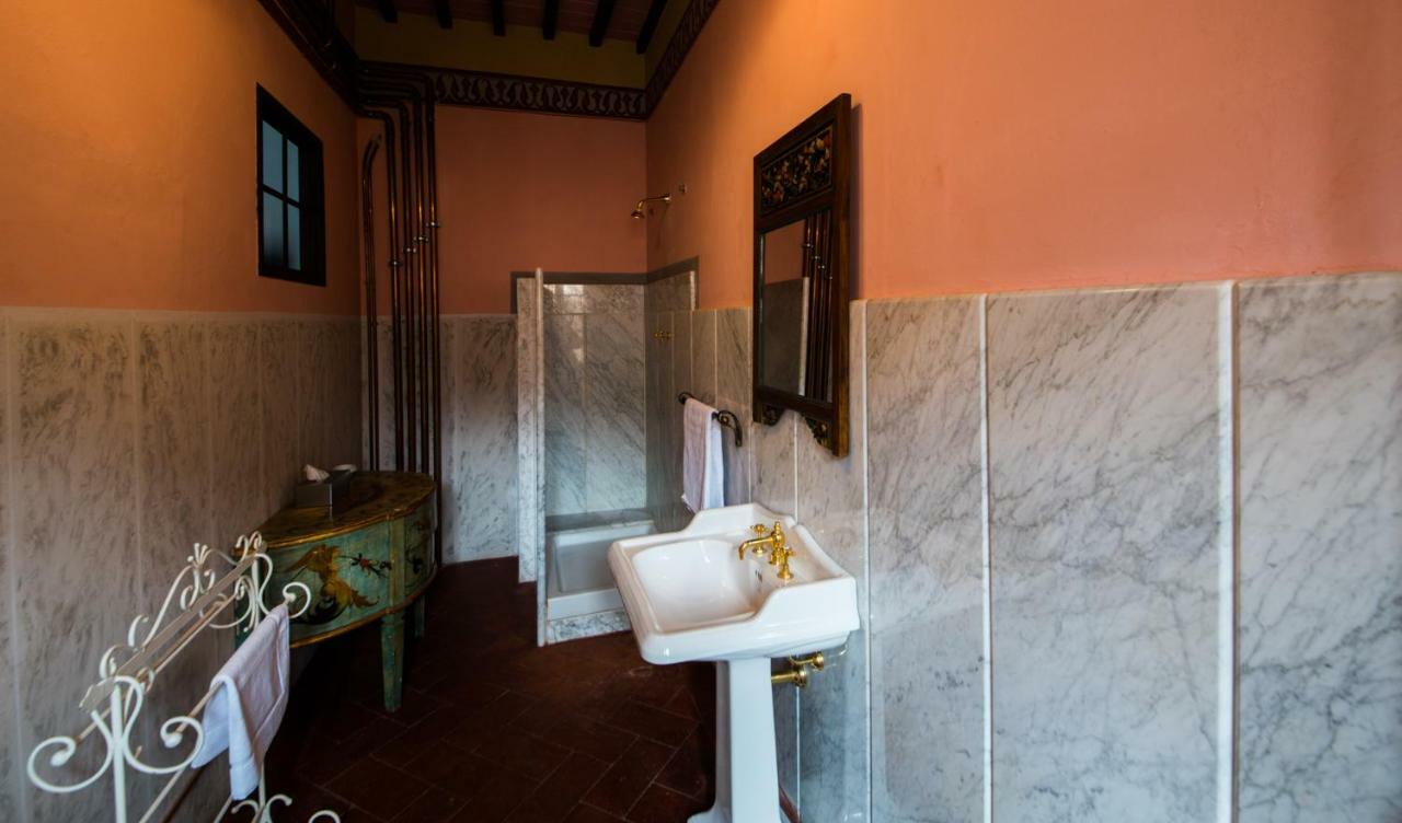 Castello Di Valenzano Villa อาเรซโซ ภายนอก รูปภาพ